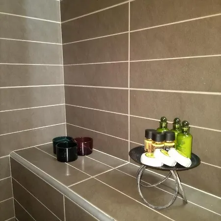 Lilac Studio Apartment